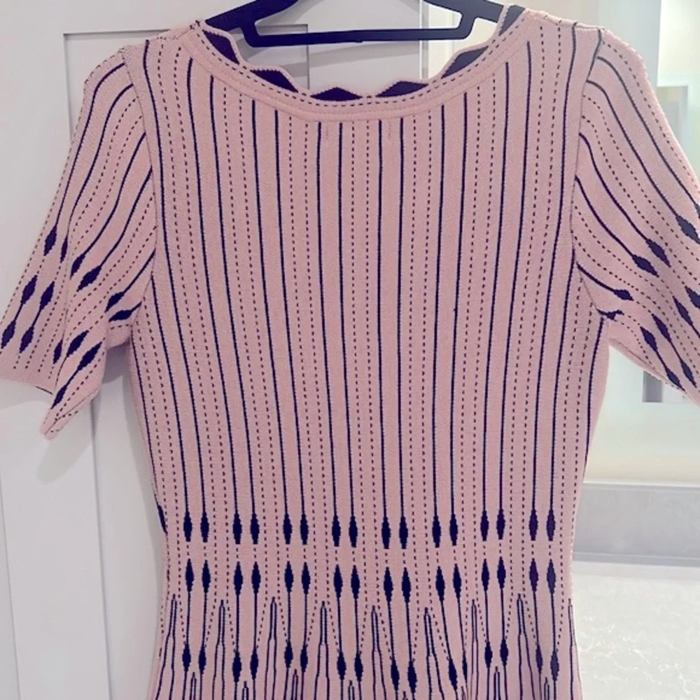 Luxury knit dress from Neiman Marcus. Like new condition. HUGE DISCOUNT - Picture 7 of 9
